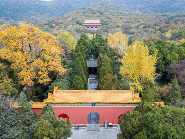 สุสานหลวงหมิงเซี่ยว (Ming Xiaoling Mausoleum) 